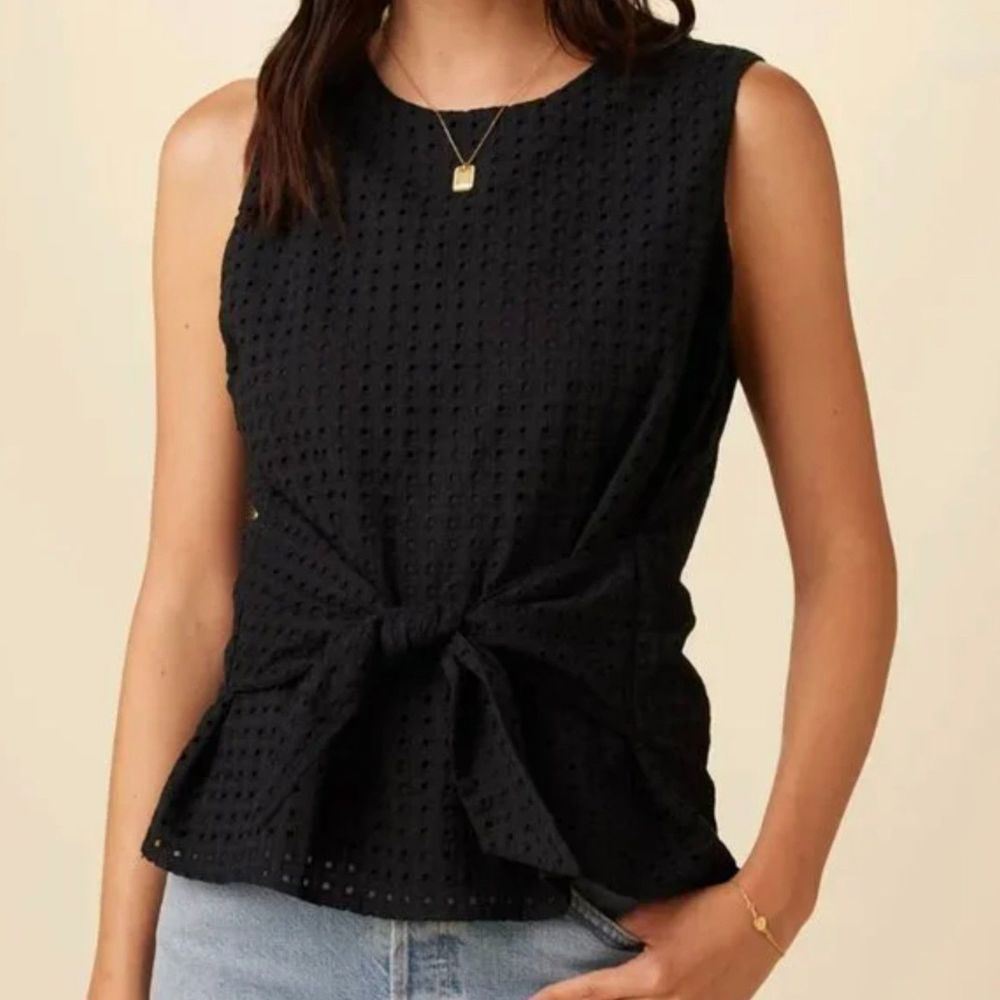 Amour Vert Ryan Black Eyelet Tie Sleeveless Blouse - Size XS